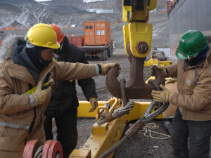 "Cargo loading, Operation Deep Freeze 2007 070208-N-4868G-323" by Jack Georges - High resolution download from http://www.dodmedia.osd.mil/DVIC_View/Still_Details.cfm?SDAN=070208-N-4868G-323&JPGPath=/JCCC/Still/2007/Navy/070208-N-4868G-323.JPG.. Licensed under Public Domain via Wikimedia Commons - http://commons.wikimedia.org/wiki/File:Cargo_loading,_Operation_Deep_Freeze_2007_070208-N-4868G-323.JPEG#mediaviewer/File:Cargo_loading,_Operation_Deep_Freeze_2007_070208-N-4868G-323.JPEG